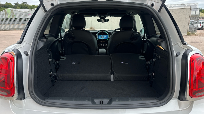 MINI Hatchback 1.5 Cooper Exclusive Premium 3dr Petrol Hatchback